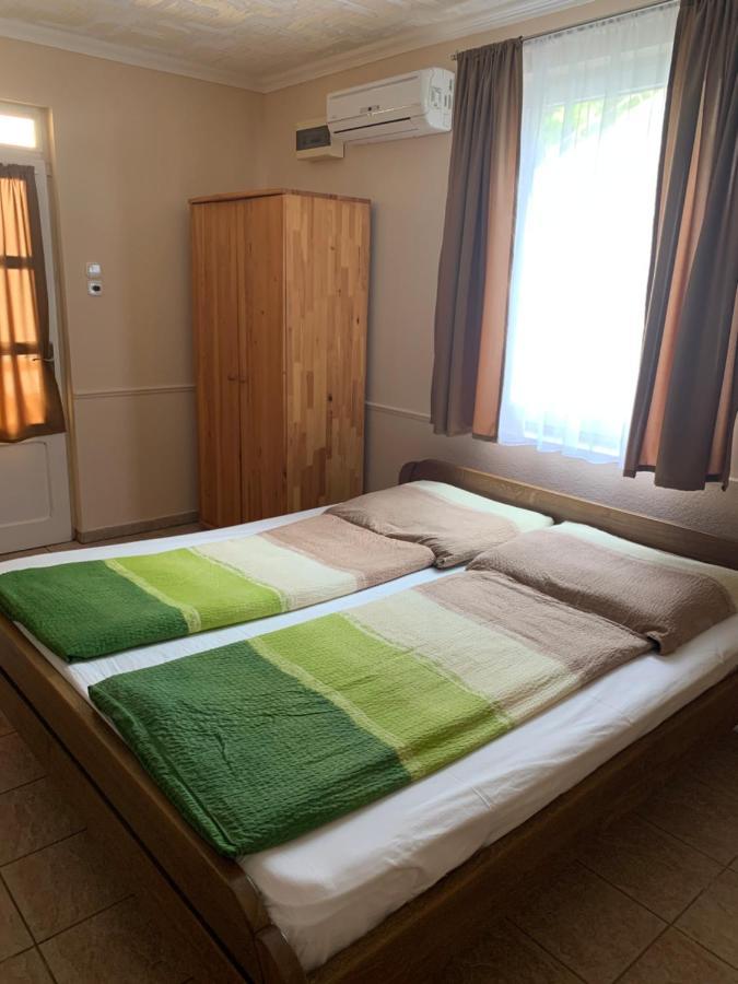 Fenyves Family Rooms And Bungalows ハイデゥソボスロー エクステリア 写真