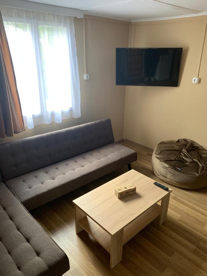 Fenyves Family Rooms And Bungalows ハイデゥソボスロー エクステリア 写真