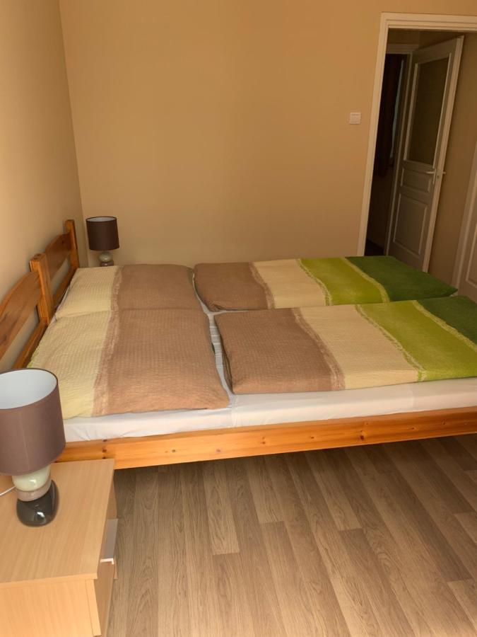 Fenyves Family Rooms And Bungalows ハイデゥソボスロー エクステリア 写真