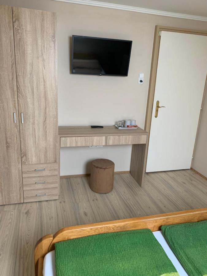 Fenyves Family Rooms And Bungalows ハイデゥソボスロー エクステリア 写真
