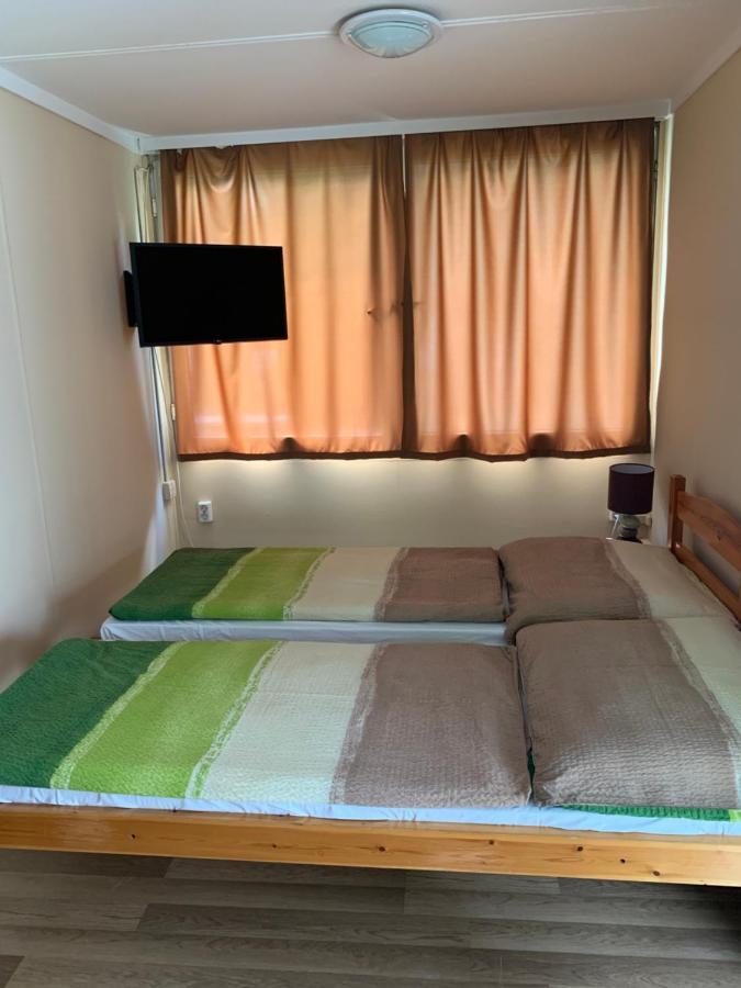 Fenyves Family Rooms And Bungalows ハイデゥソボスロー エクステリア 写真