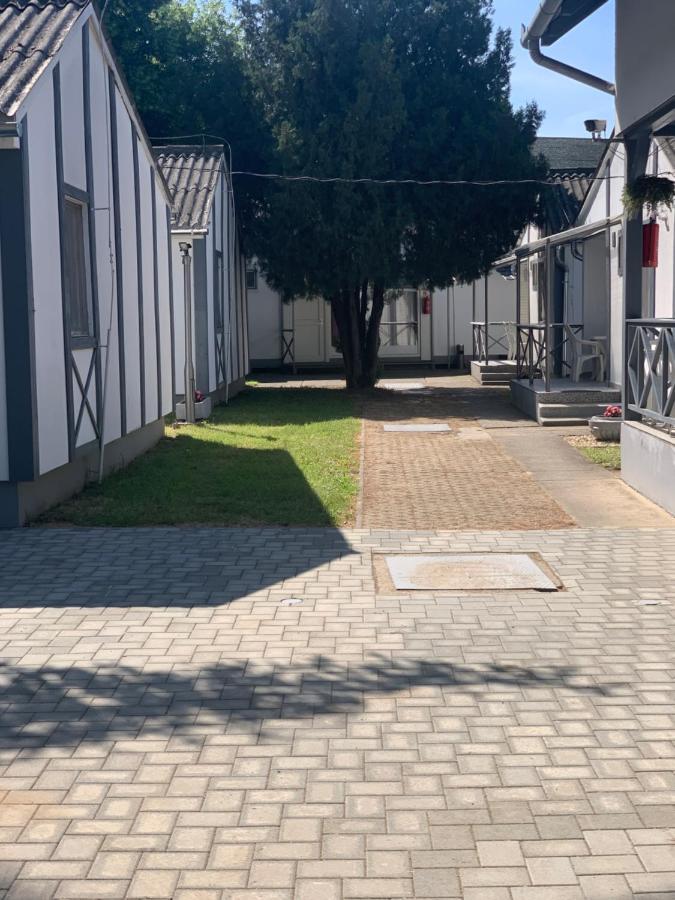 Fenyves Family Rooms And Bungalows ハイデゥソボスロー エクステリア 写真